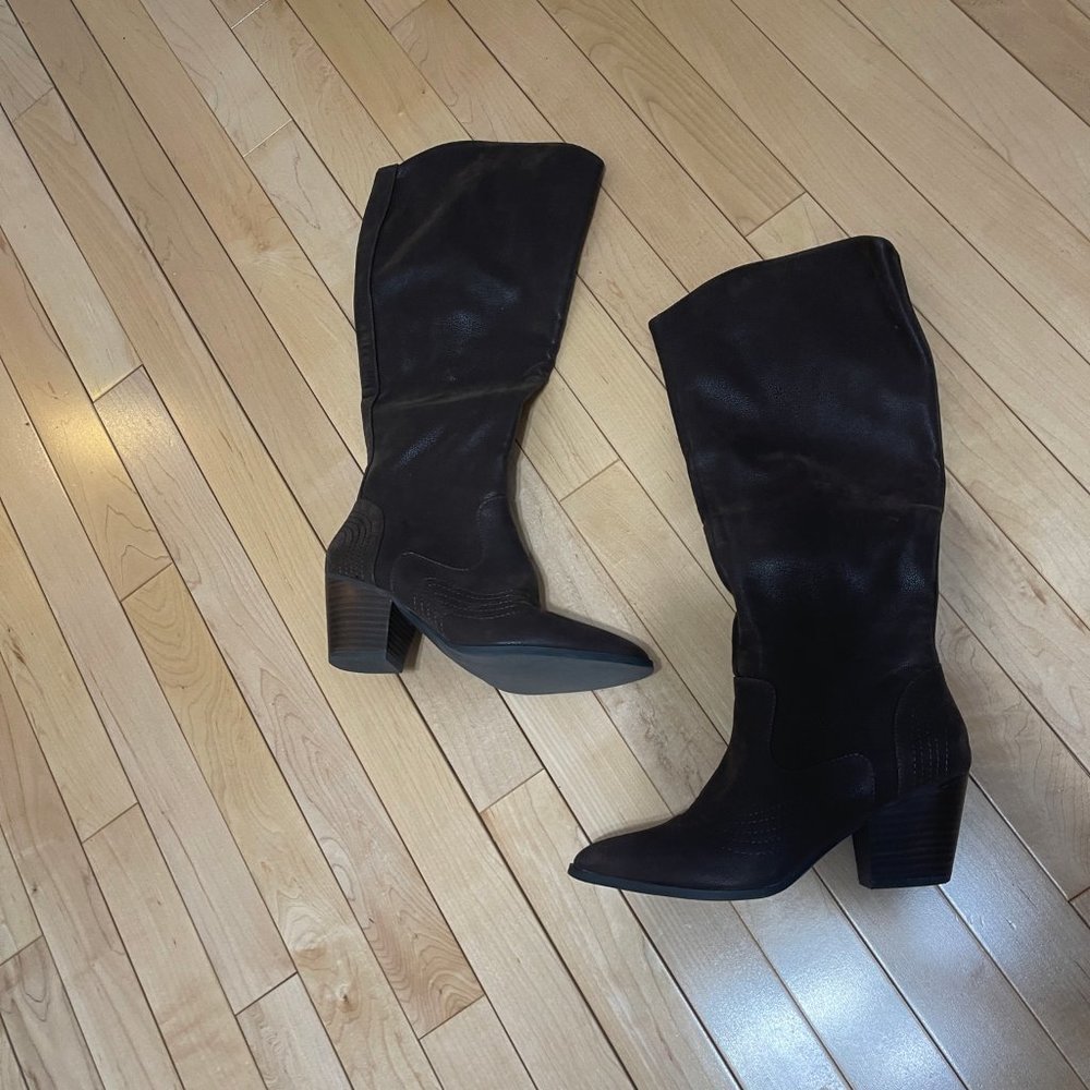 Women's Bella Vita Evelyn II Tall Boots in SIZE 7M color: BROWN